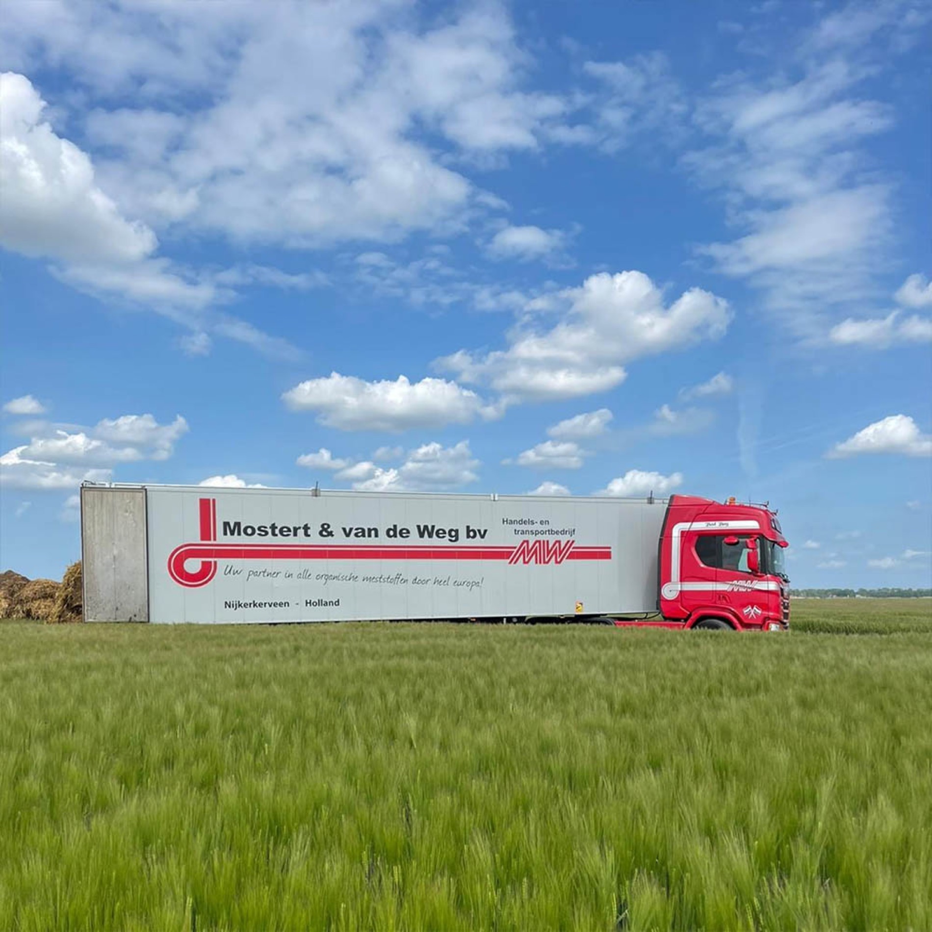 Agrarische werkzaamheden door Mostert & van de Weg