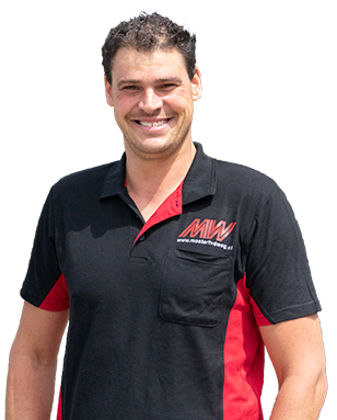 Een medewerker van Mostert & van de Weg